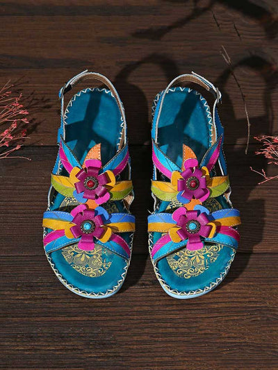 Sandalias con costuras de cuero con flores en relieve vintage 