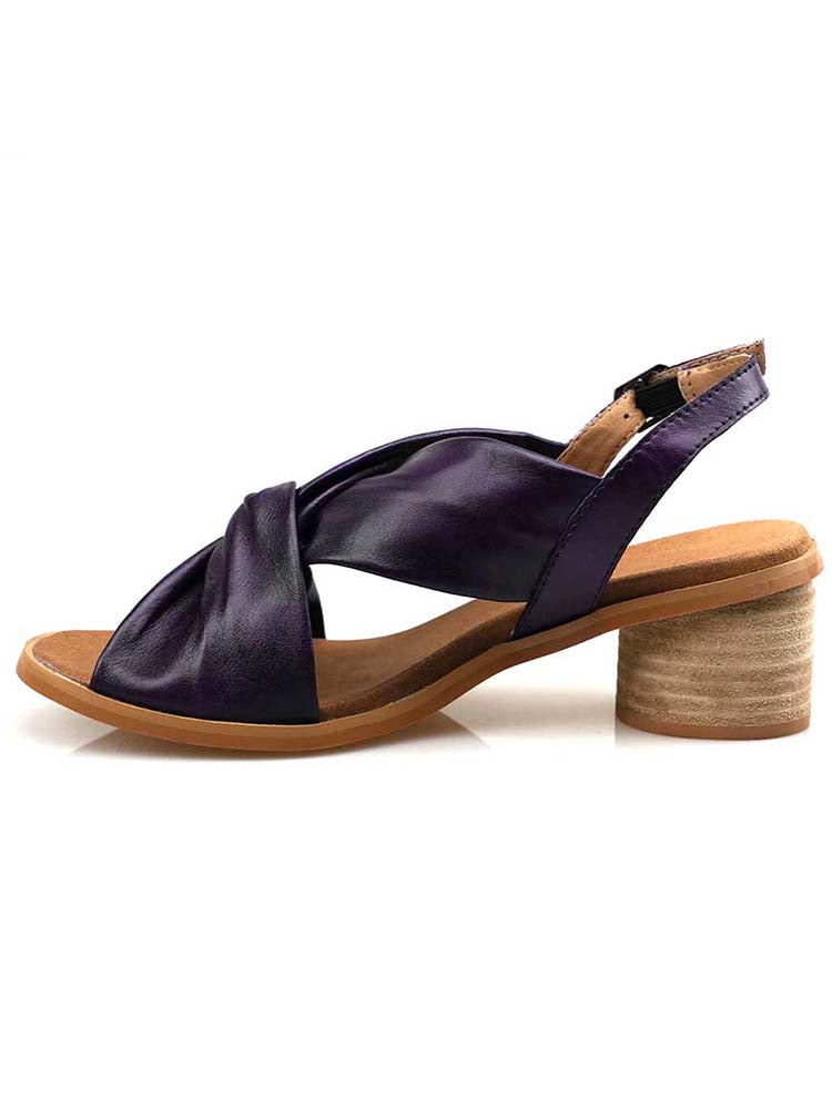 Sandales simples en cuir de couleur unie faites à la main