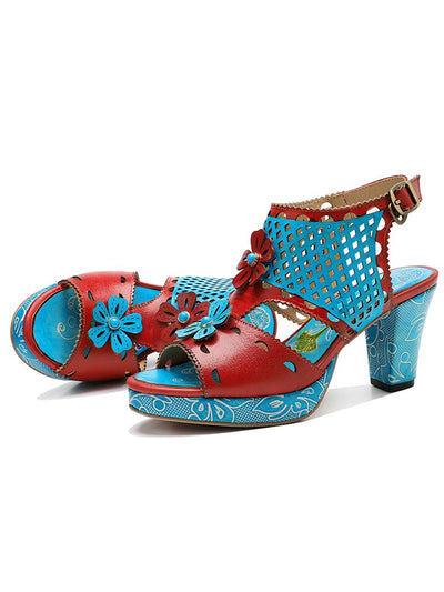 Sandales à fleurs rouges et bleues 